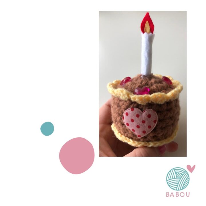 Pastel amigurumi con vela de Babou Handmade