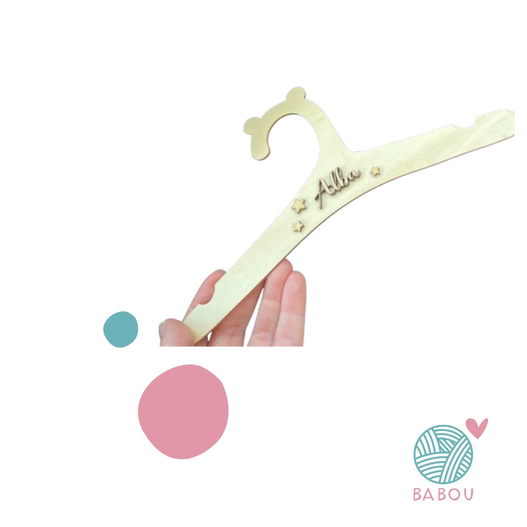 Perchas personalizadas de madera de Babou Handmade